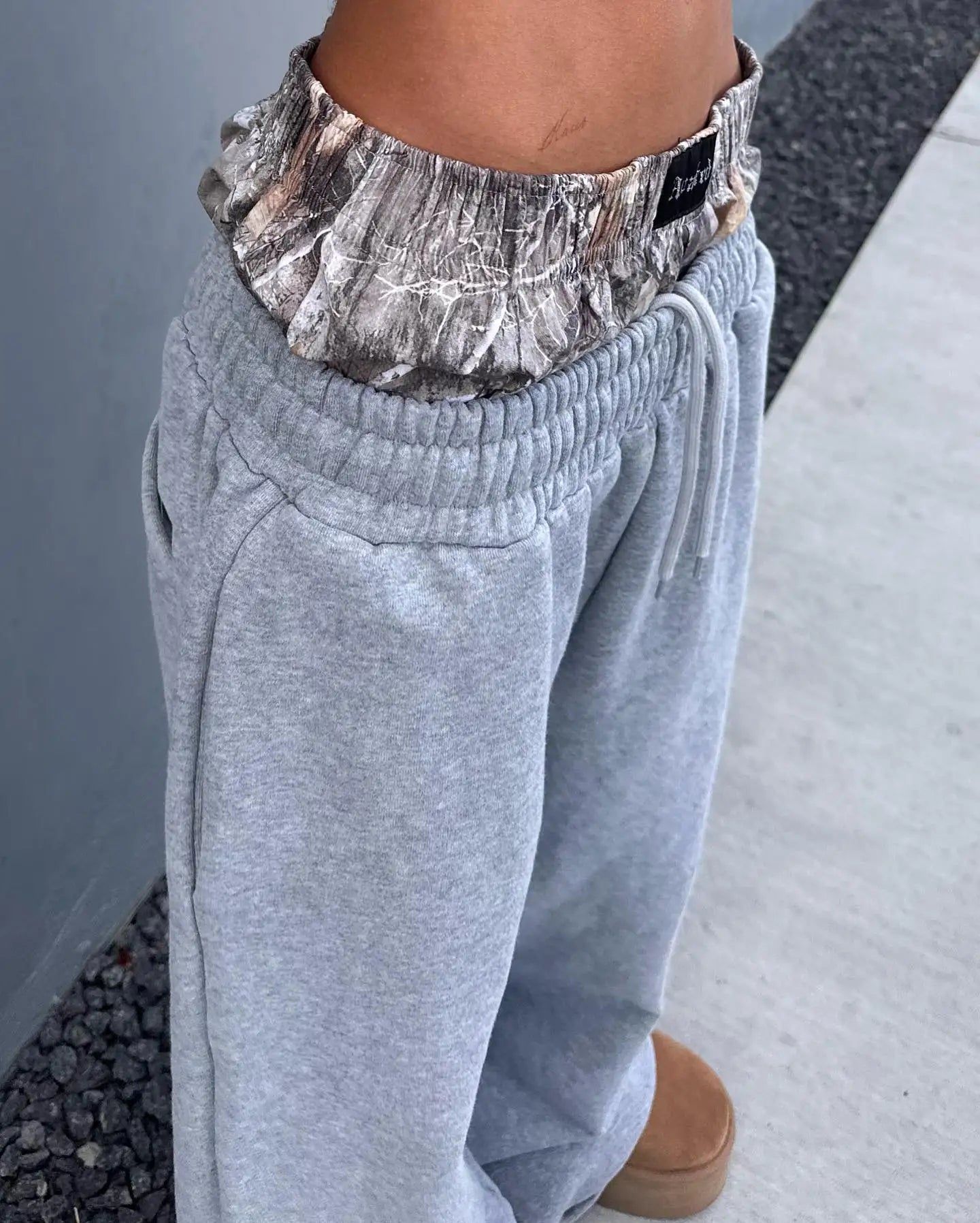 Y2K Retro Sweatpants Double Waisted Embroidered Camouflage Pattern Wide Leg Pants Men Trend Casual Streetwear Unisex Baggy Pants